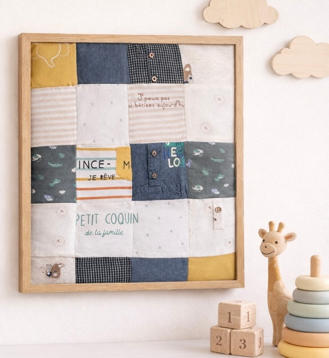 Tableau souvenir en patchwork ancien vêtement de bébé, cadeau de naissance